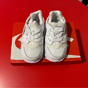 White Nike Huaraches